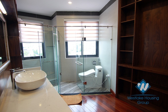 Nice and new three bedrooms apartment for rent in Cau Giay district, Ha Noi